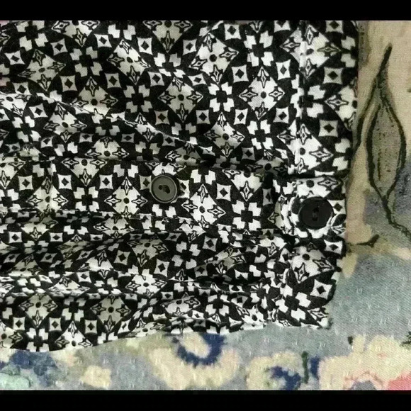 WOMEN blouse​​​​​​​​​​ Size 18​​​​​​​​​​​ - Picture 7 of 7